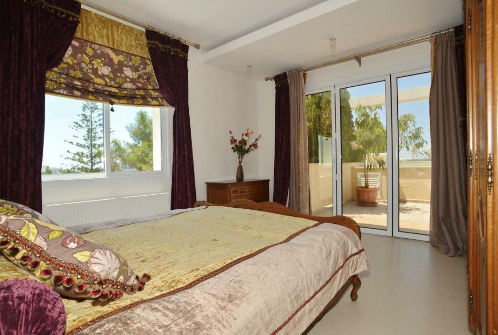 Huge Penthouse With Private Pool Apartment Paphos Ngoại thất bức ảnh
