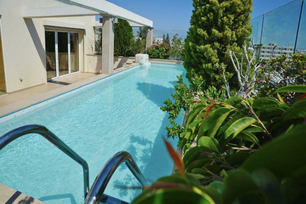 Huge Penthouse With Private Pool Apartment Paphos Ngoại thất bức ảnh