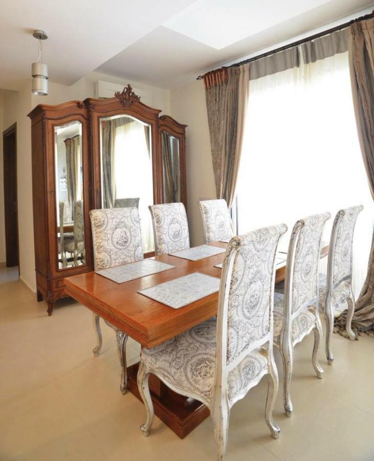 Huge Penthouse With Private Pool Apartment Paphos Ngoại thất bức ảnh